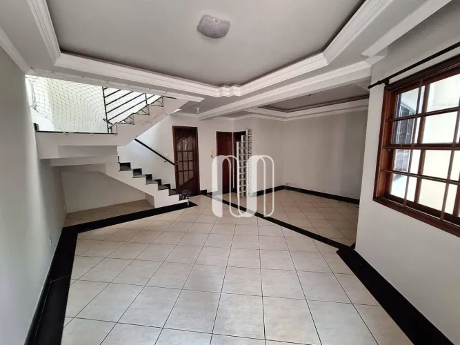 Casa com 5 dormitórios para alugar, 198 m² por R$ 5.308/mês - São Marcos - Macaé/RJ