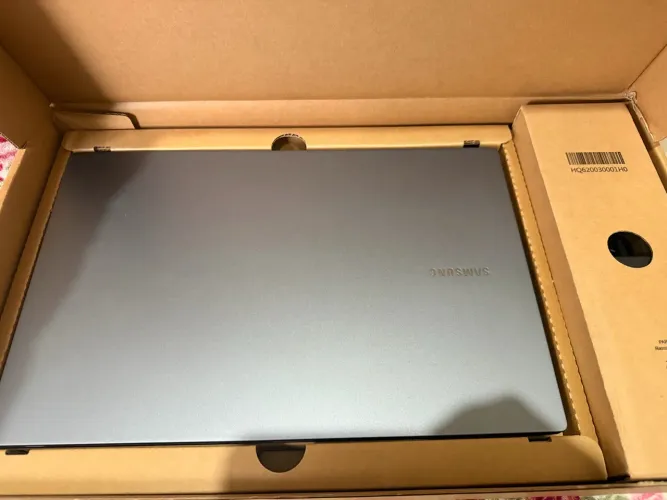 Notebook SAMSUNG BOOK4 
