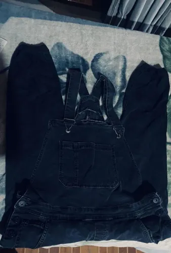 Brechó com roupas usadas, super em conta 