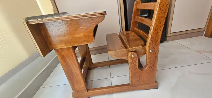 Cadeira infantil de madeira maciça, tipo Escolar