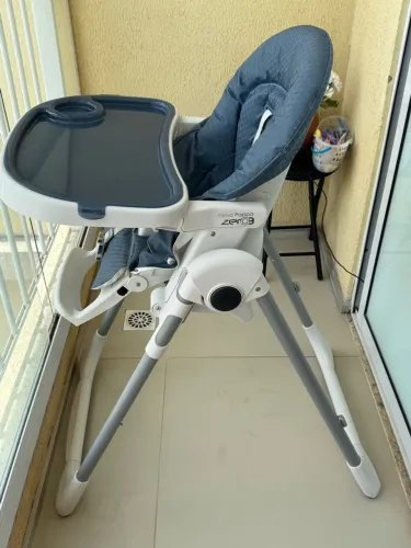 Cadeira de alimentação infantil semi nova