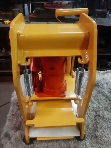 Prensa hidráulica de 16ton para cortar chinelos.