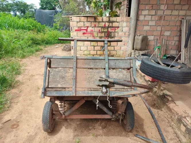 Vende motor serra é uma carroça