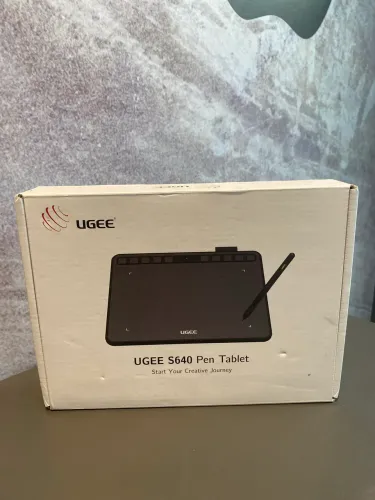 tablet gráfico Ugee S640, ideal para ilustrações e design.
