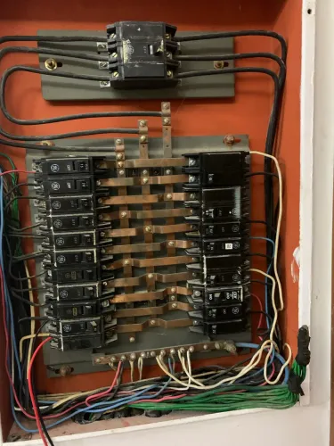 Eletricista montagens e manutenção