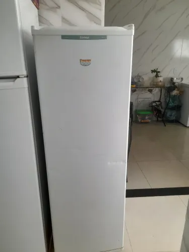 Frizzer cônsul ( precisa de reparo não está funcionando precisa do gás)