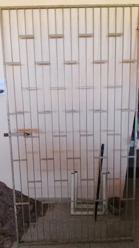 VENDO PORTÃO EM BOAS CONDIÇÕES
