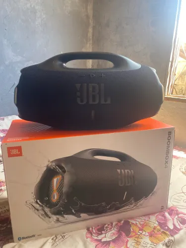 caixa de som JBL BOMBOX