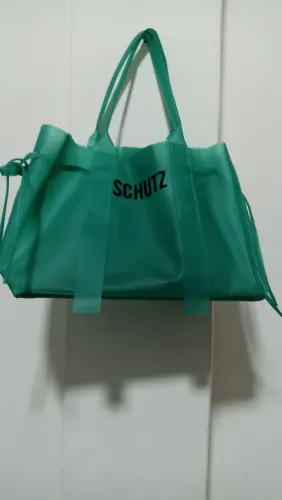 Bolsa de praia em silicone cor verde água marca Schutz