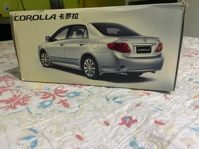 Miniatura Toyota corola 1/18 paudi models .
