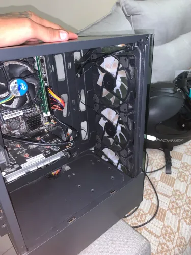 VENDO GABINETE GAMER HAYOM COM PLACA DE VIDEO E PLACA MÃE ,COM 4 FAN
