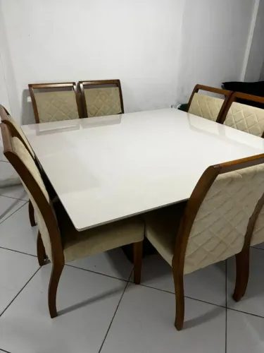 Mesa de jantar quadrada 8 cadeiras 