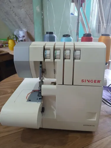 Maquina overlok ultralock singer.