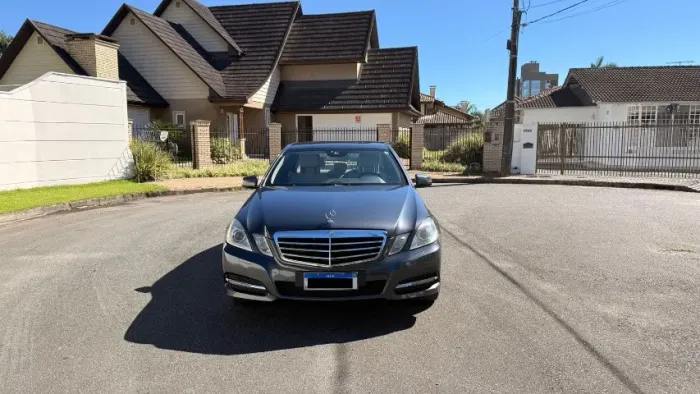 Mercedes-Benz E-500 CGI Guard VR4 5.5 V8 4P 2011