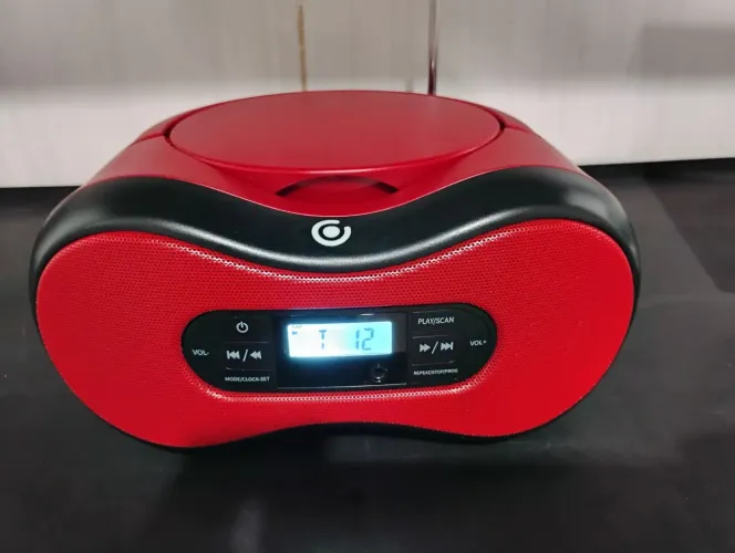 Core Innovations Boombox de CD Bluetooth portátil com rádio FM