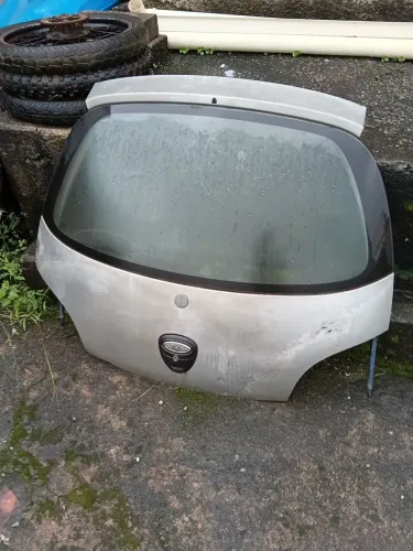 Tampa traseira do Ford ka