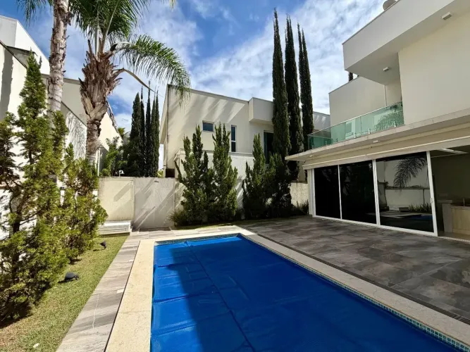Maravilhoso sobrado com ampla varanda gourmet com piscina a venda no Condomínio Gávea Para