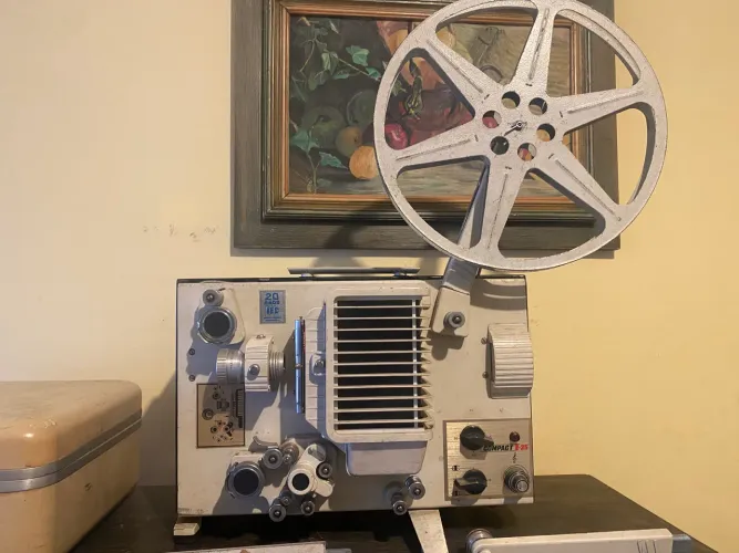 Projetor de filmes antigo t-25 