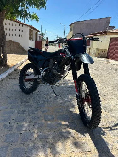 Moto impecável, só pegar e rodar.