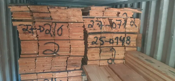 Tabua de pinus e barrote de pinus