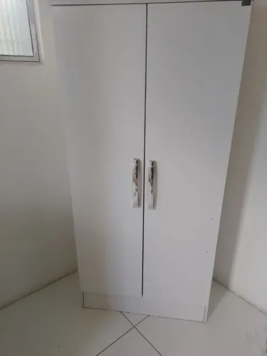Armário multiuso pequeno
