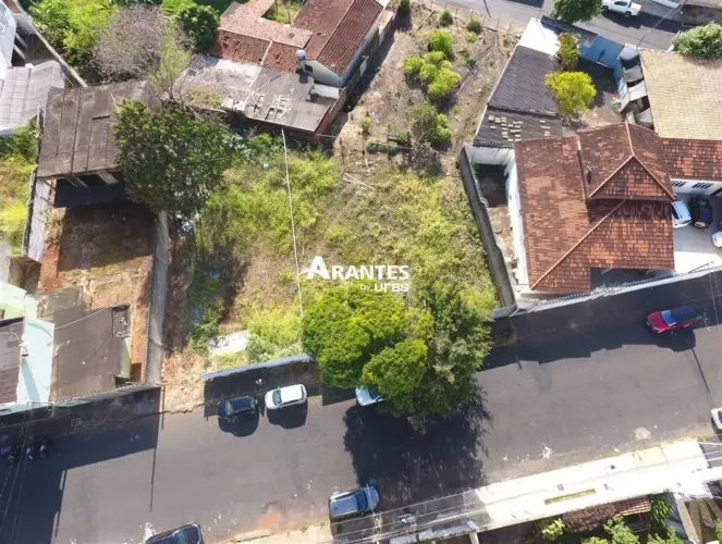 Terreno com 466m² à venda no Saraiva