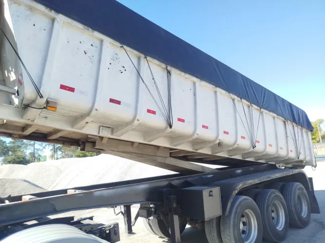 CARRETA ROSSETI 30 m³ na forma - ANO 2002 - PRONTA PARA TRABALHO