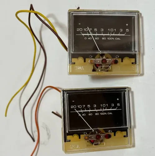 Tape Deck Gradiente S-96 - Par de VUs Analógicos