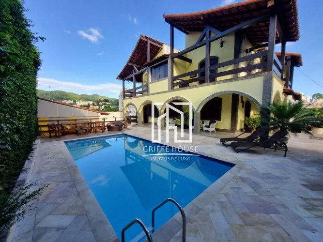 Casa ampla no Pechincha para venda ou locação / 4 quartos sendo 3 suítes/ lazer privativo 