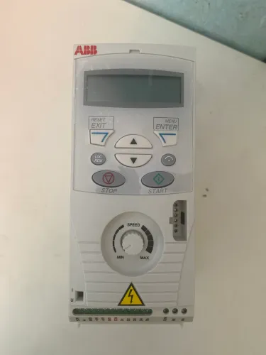Inversor de frequência ABB