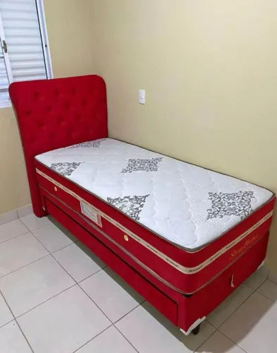 Cama solteiro vermelha completa
