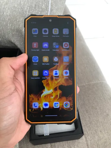 Celular aprova de água / Tem que trocar a bateria
