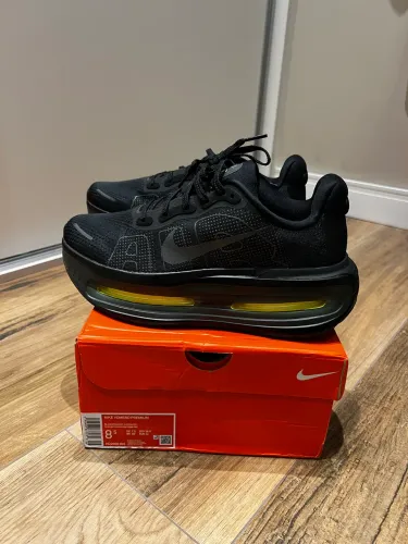 Nike vomero premium black volt 40 BR