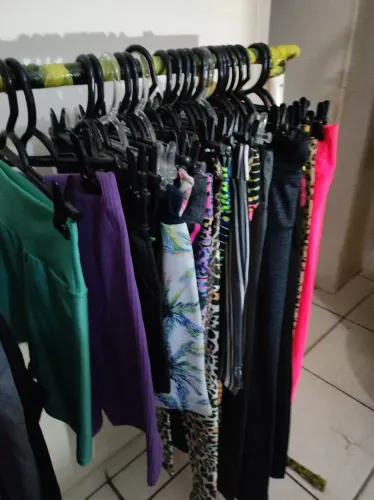 Lote de roupas para academia (100 peças)