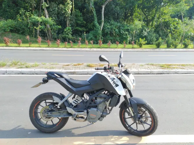 vendo ou troco KTM Duke em dia e revisada