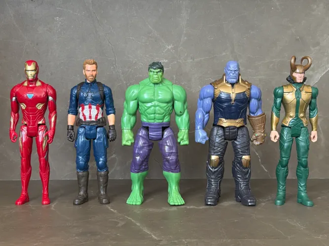 Bonecos Marvel originais 30 cm Hulk Thanos Homem de Ferro Capitão América e Lo