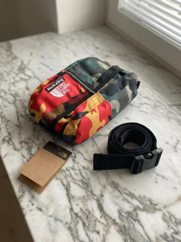 bolsa shoulder bag pochete the north face x supreme nunca usada Faço olx Pay
