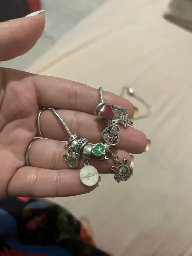Vendo duas pulseiras estilo Pandora em ótimo estado de conservação.