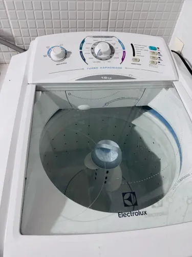 Vendendo barato porque tô mudando. Lavadora Eletrolux 12kg