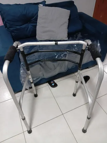 Vende- se 1 Andador articulado