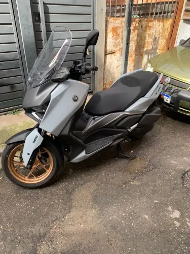 Yamaha XMax 300cc 2026 - Apenas  4.200 km (Impecável / Único Dono)