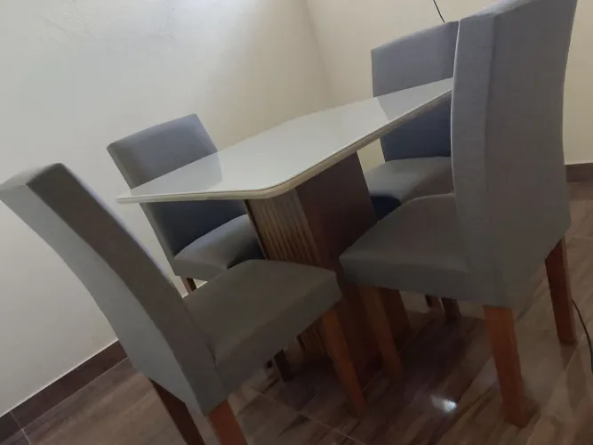 Mesa de vidro de 4 cadeiras 