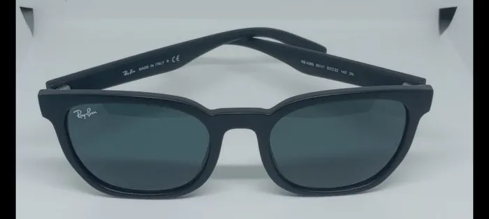 Oculos R Ban novo na caixa