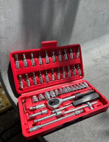 Kit de Ferramentas 46 Peças com Catraca e Soquetes 