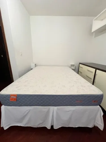 Cama de casal estilo baú