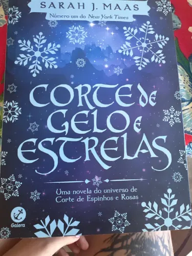 Livro Corte de Gelo e Estrelas