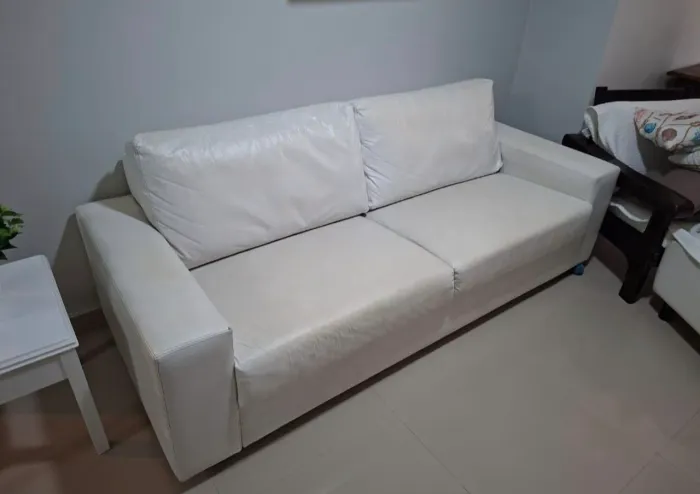 SOFÁ DE COURO