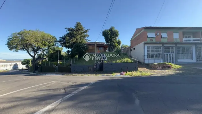 Terreno acima do nível da rua em Hamburgo Velho