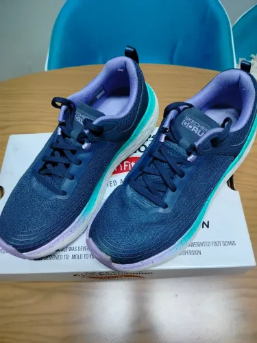 Tênis Feminino da Sckechrs muito confortável