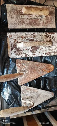 Colher de pedreiro e 2 desempenadeira 